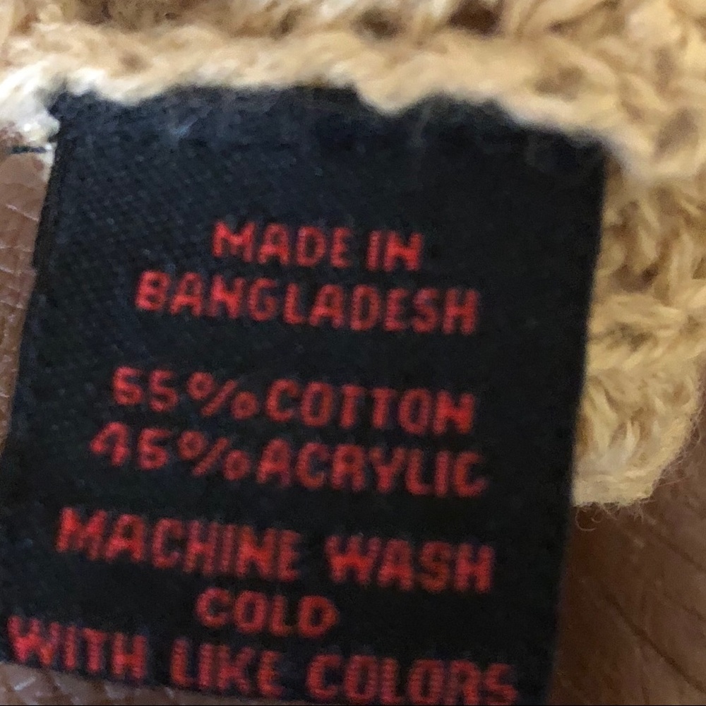 ❌🚫SOLD❌🚫Cream-Tan Colored Light Weight Sweater - Picture 6 of 8
